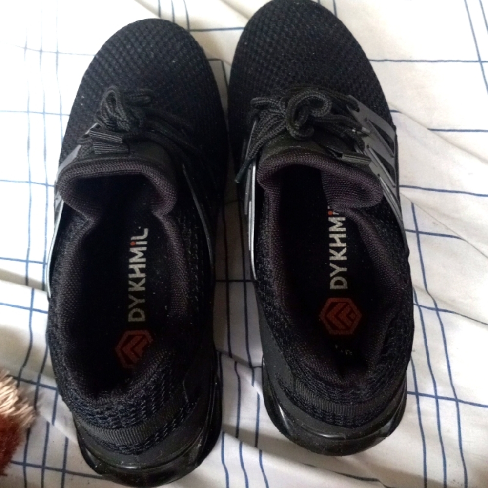 Steel-toed womens shoes